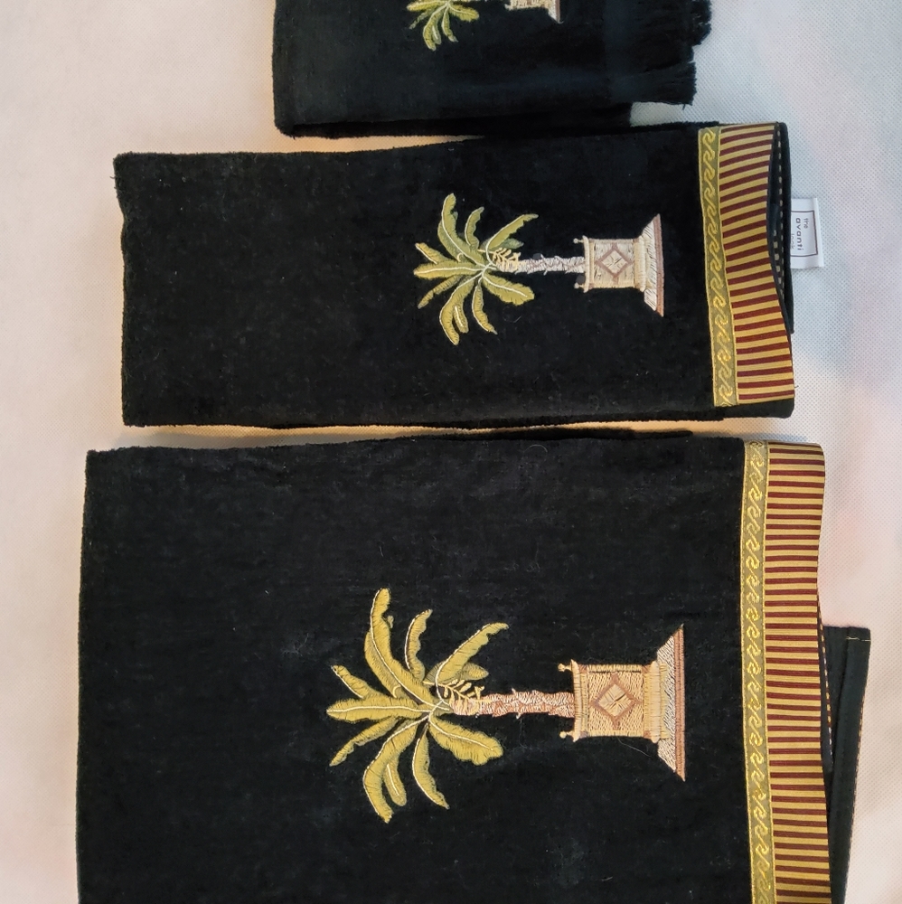 Avanti Linen banana palm 3 piece in Black. 1 bath , 1 hand towel, 1 fingertip.
